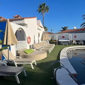 Rainbow Golf Bungalows, Gay Men-only Parque de vacaciones